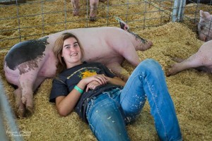 MCF 2015 girl and swine - Virginia Lazar