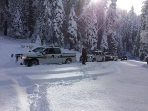 mcso-rescue-sunday-nov-27-2016-chilkoot-campground-rescue-vehicles-in-snow-courtesy-mcso