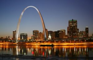 Image of the St. Louis Gateway Arch at night. 