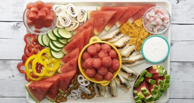 Image of a kids charcuterie snack board.