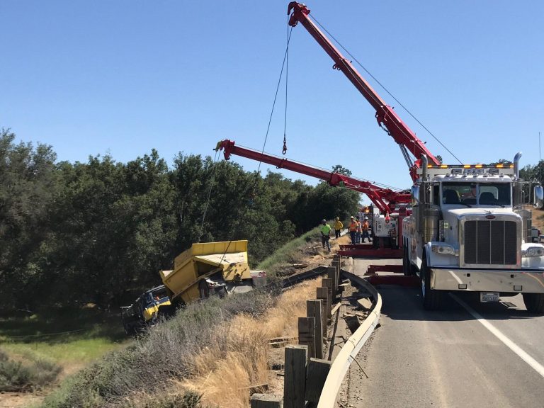 Big Rig VS Automobile Slows Traffic On Hwy 41