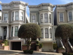 Image of a row of houses in San Francisco. 