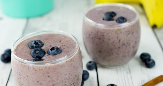 Image of an apple blueberry smoothie.
