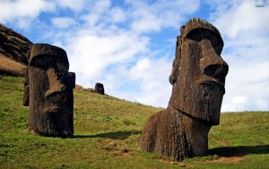 Image of Moai heads. 