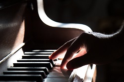 Image of a piano. 