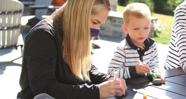 Image of a mother and child drawing a picture.