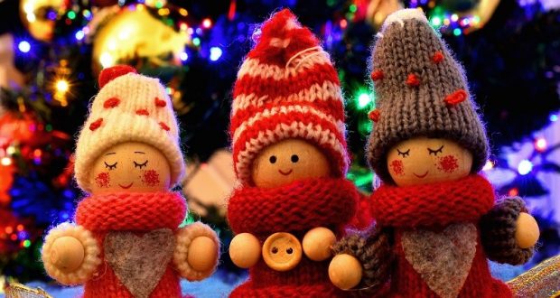 Image of three Christmas dolls.