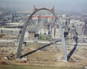 Image of fitting the key center piece in the Gateway Arch.