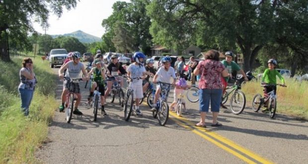 Image of children getting ready to start a bike race.