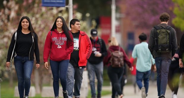 Image of Fresno State students walking to class.