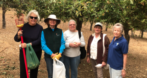 Image of a group of Mariposa Master Gardeners.