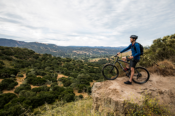Image of a man riding a mountain bike in Seaside.