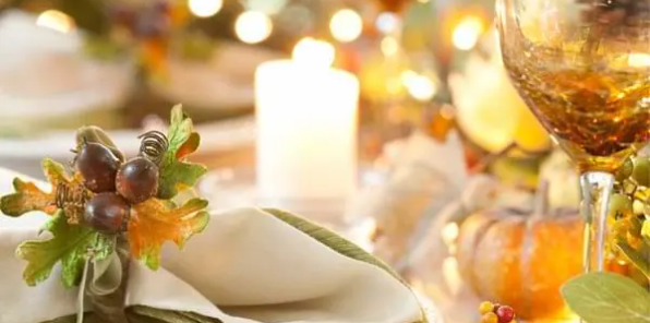Image of a thanksgiving dinner table arrangment