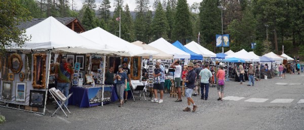 Image of the Pines Village Arts & Crafts Fair. 
