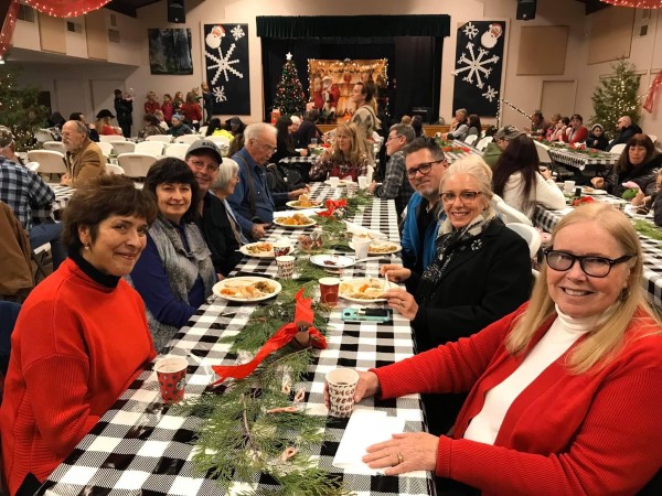 Image of people at an Oakhurst Outpouring Christmas Dinner. 