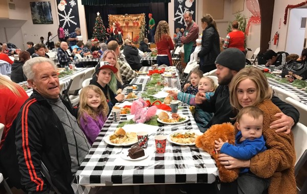 Image of people at an Oakhurst Outpouring Christmas Dinner. 