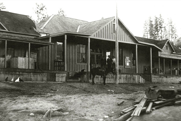Image of the North Fork stage stop circa 1910.