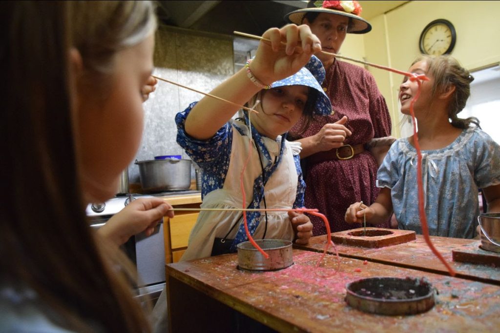 Image of kids making crafts
