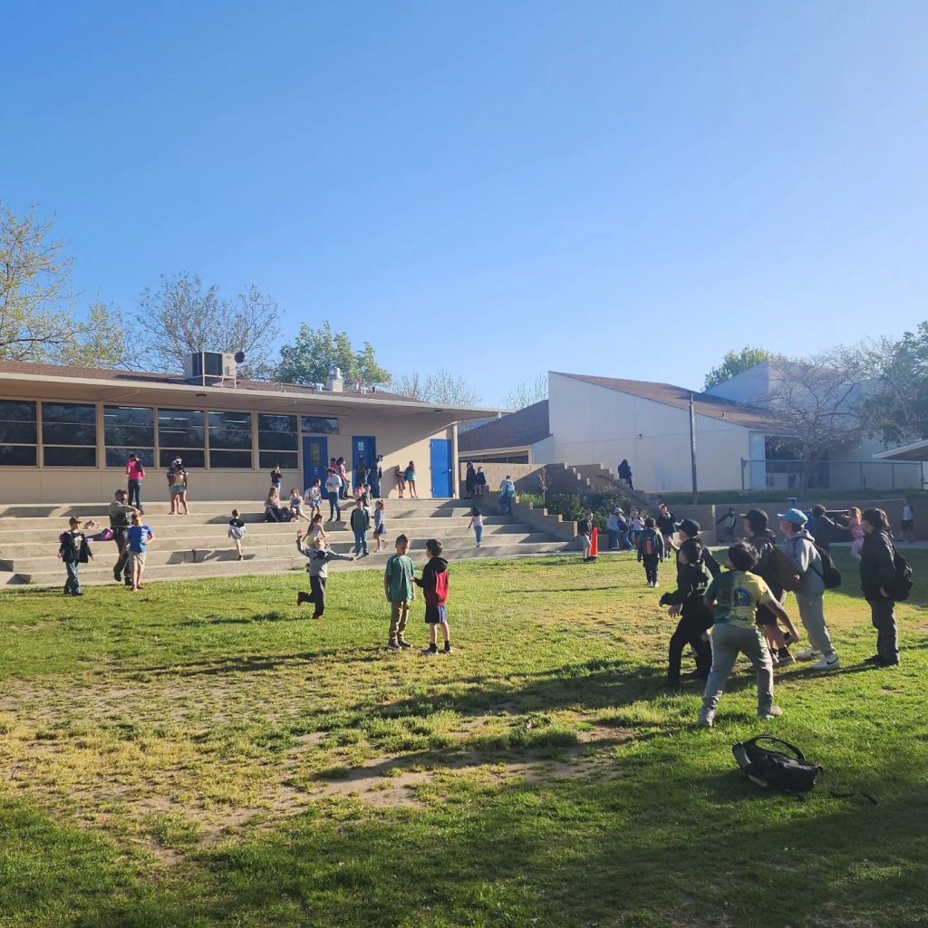 Image of Coarsegold Elementary School with students in yard