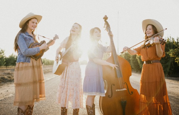 Image of The Gilly Girls Band.