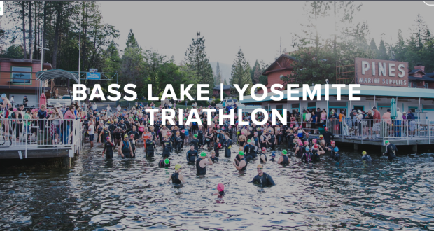 Image of people starting the triathlon in bass lake.