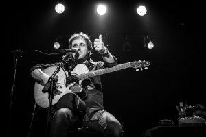 Picture of Ppino D'Agostino on stage with his guitar