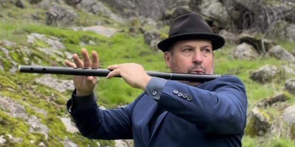 Image of Irish flute player