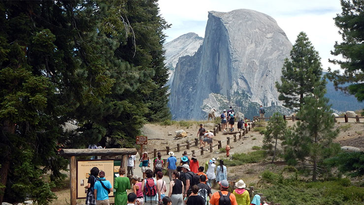 Yosemite crowds swell as shutdown continues (Creator: FREDERIC J. BROWN - Credit: AFP/Getty Images)