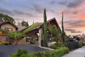 Best Western Plus Yosemite Gateway Inn in Oakhurst, Ca