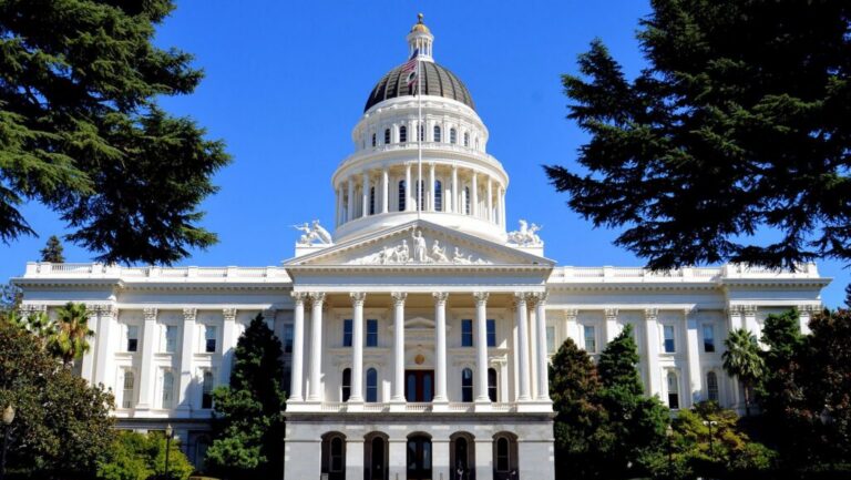 Photo of the California State Capitol Building.