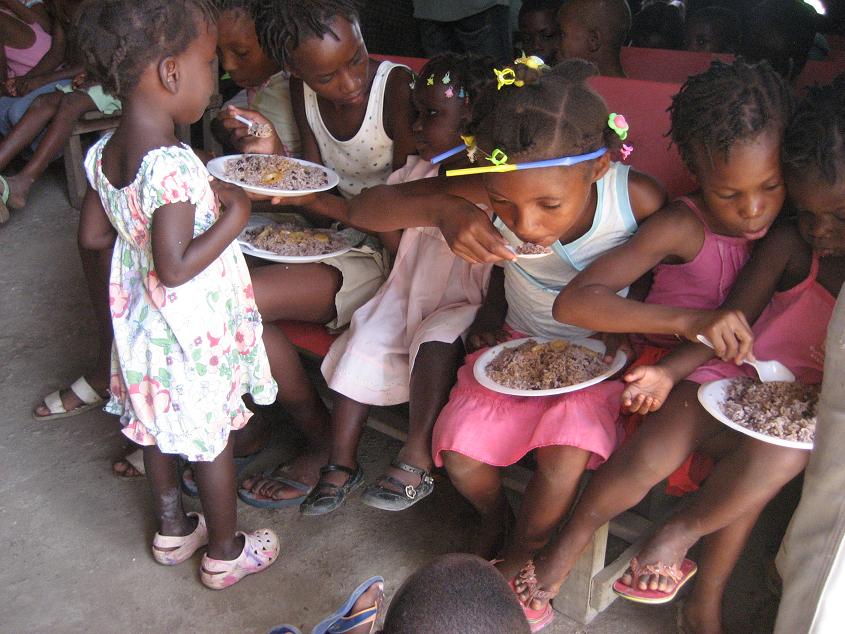 Haiti - children eating