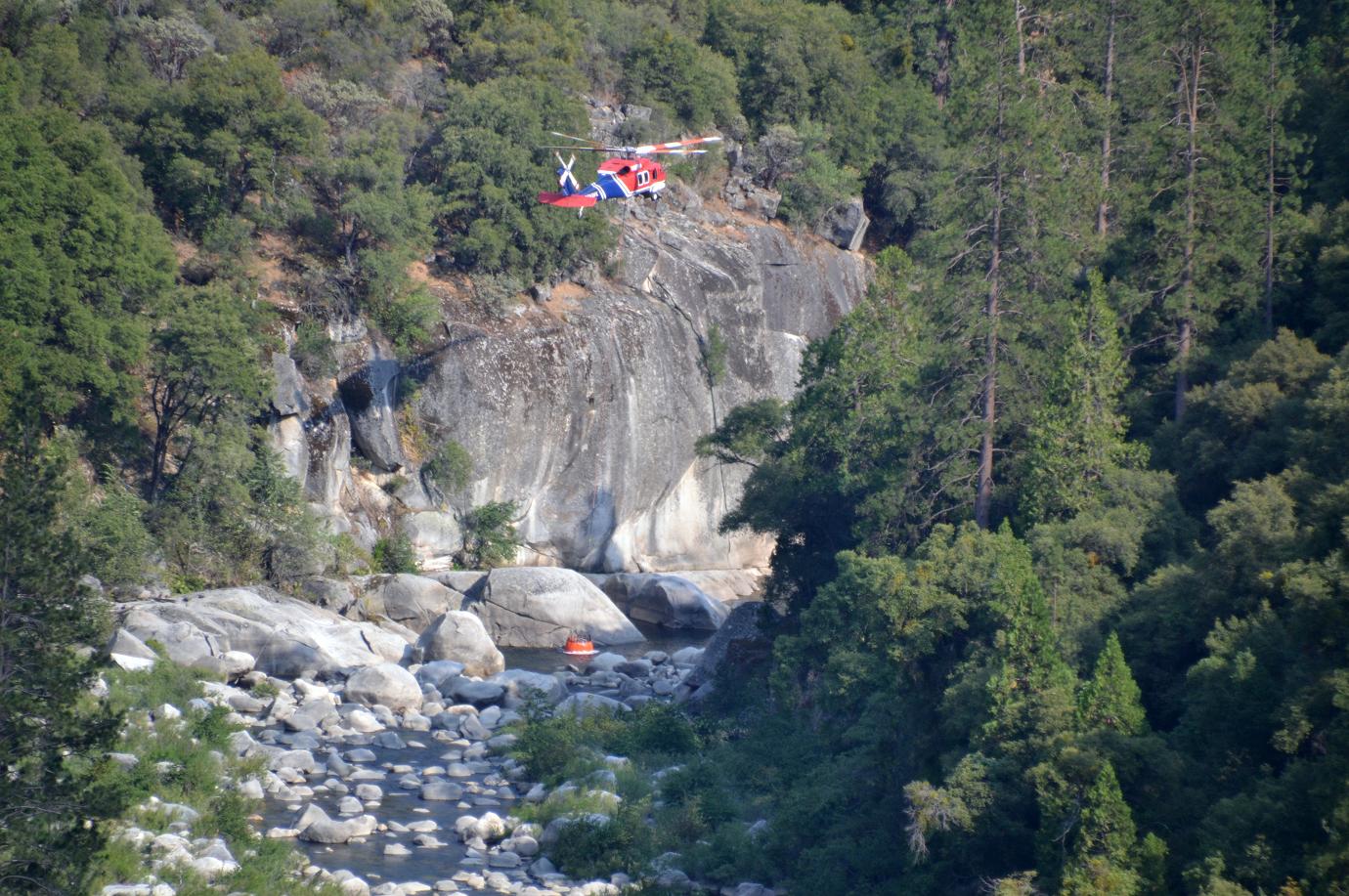Helicopter gets water from San Joaquin at Rock Creek - photo by Gina Clugston