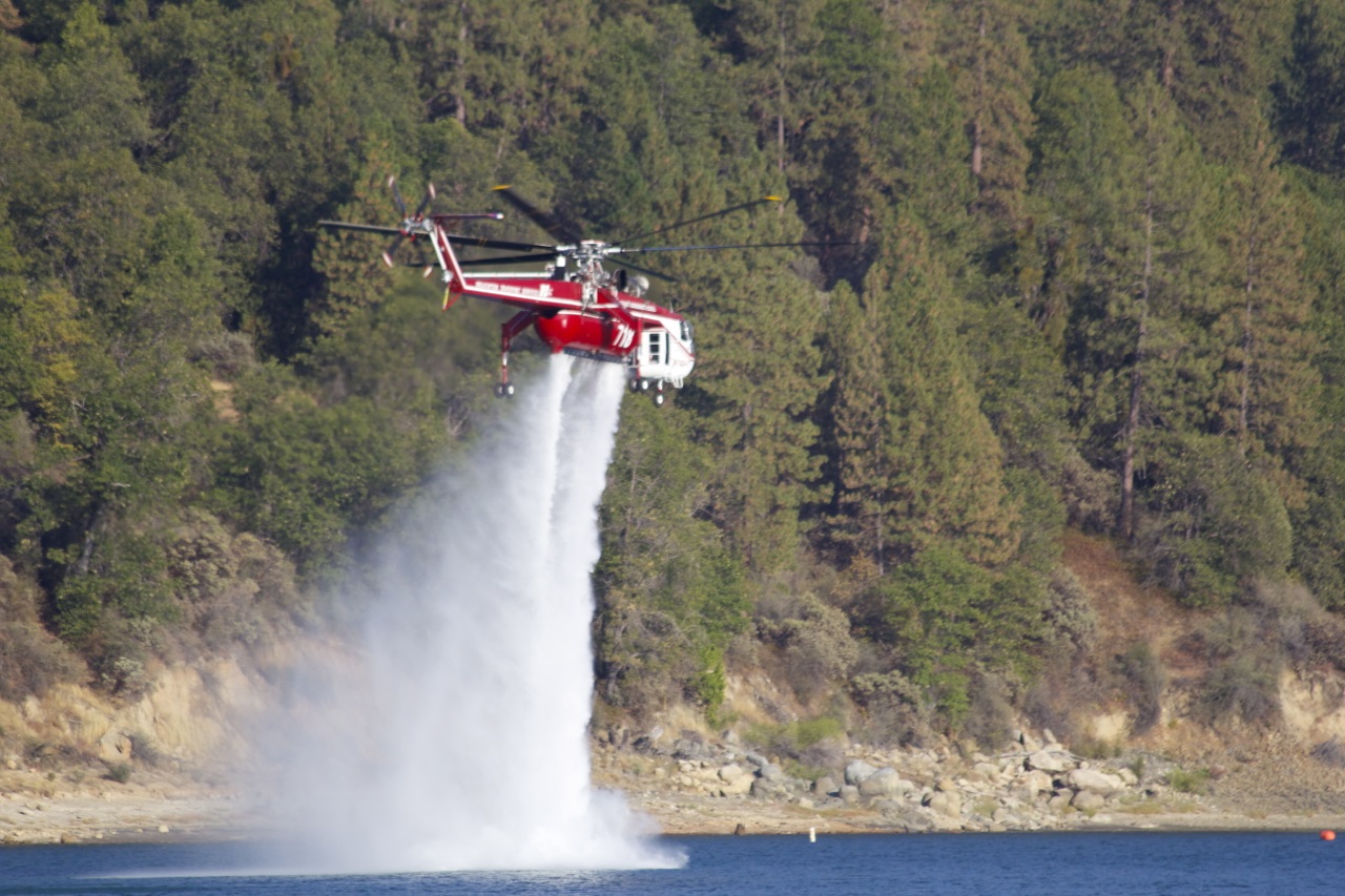 Air Crane at Bass Lake fighting Pines Fire - photo by John-Mark Brix