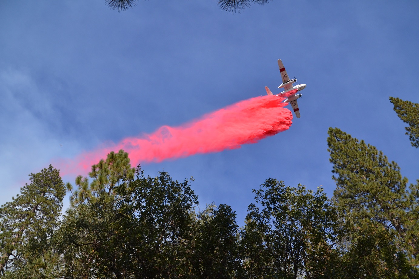 Retardant Drop over the Pines Fire 8-26-14