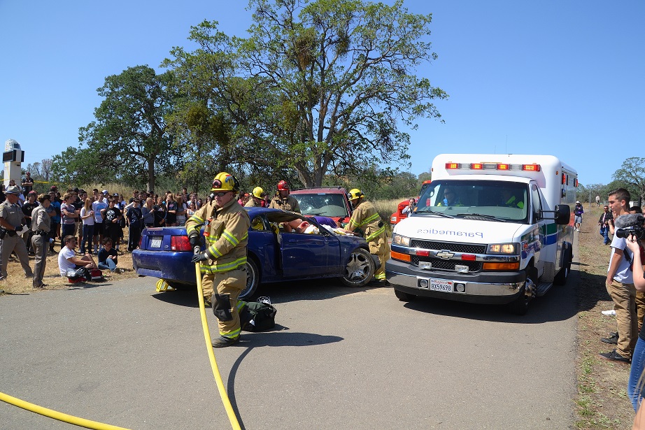 Sierra Ambulance arrives at scene - photo by Gina Clugston