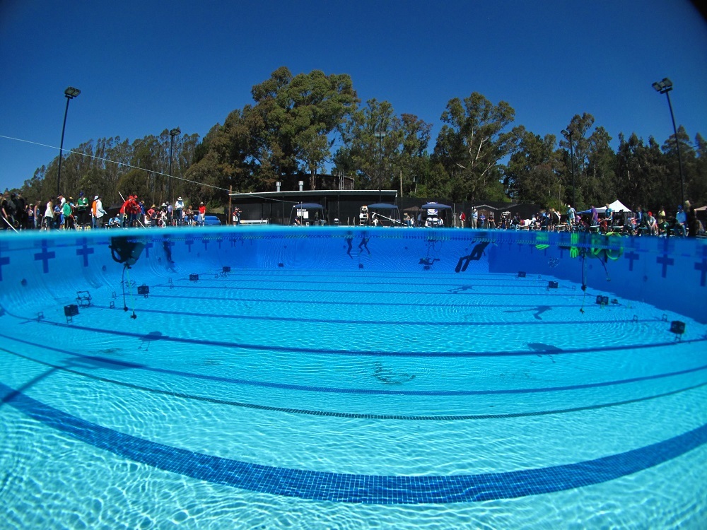 ROV contest in the big pool - Photo courtesy of Marinetech
